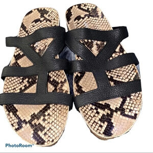 Via Spiga black  snake print women’s sandals slides Sz 39